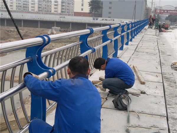 黔西南不锈钢河道护栏的特性及其在城市景观中的应用
